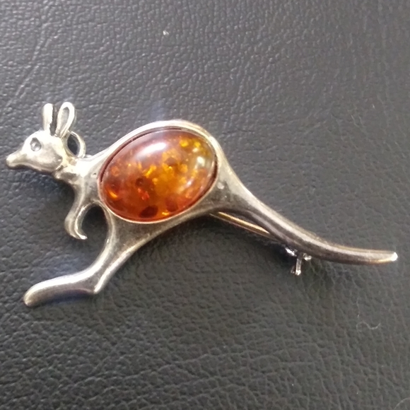 Vintage Sterling & Baltic Amber Kangaroo Brooch - Picture 3 of 5